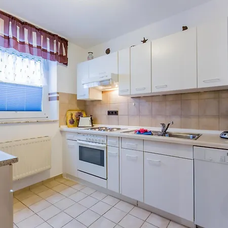 Residenz Meeresbrandung 1 Mit Souterrainterrasse Zum Sueden ,2xtv, Einbaukueche, Geschirrspueler, Schwimmbad, Sauna ,pkw-stellplatz, Wlan ! Cuxhaven