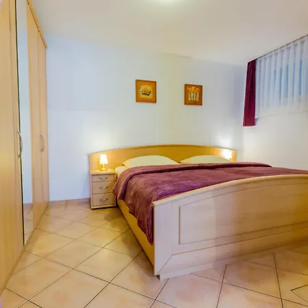 Appartamento Residenz Meeresbrandung 1 Mit Souterrainterrasse Zum Sueden ,2xtv, Einbaukueche, Geschirrspueler, Schwimmbad, Sauna ,pkw-stellplatz, Wlan ! Cuxhaven
